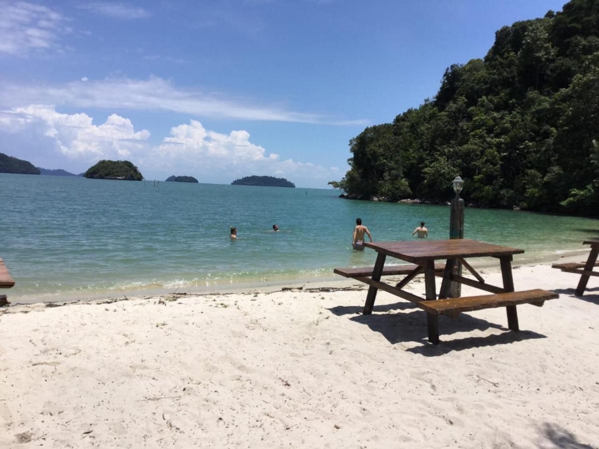 Wild Pasir Panjang Hotel Pulau Tuba Exterior photo